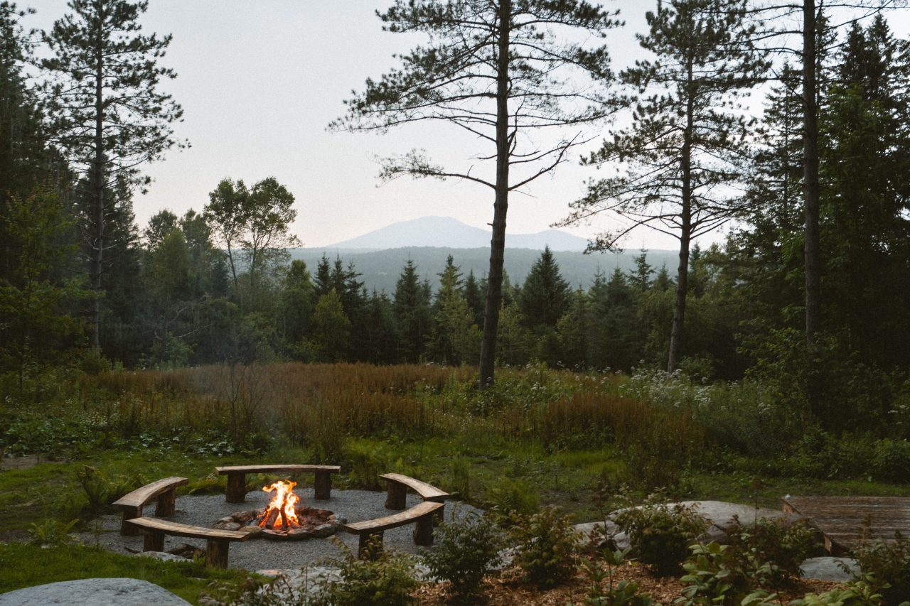 Feu de camp sejour bien etre et yoga en nature Estrie Feu de camp sejour bien etre et yoga en nature Estrie